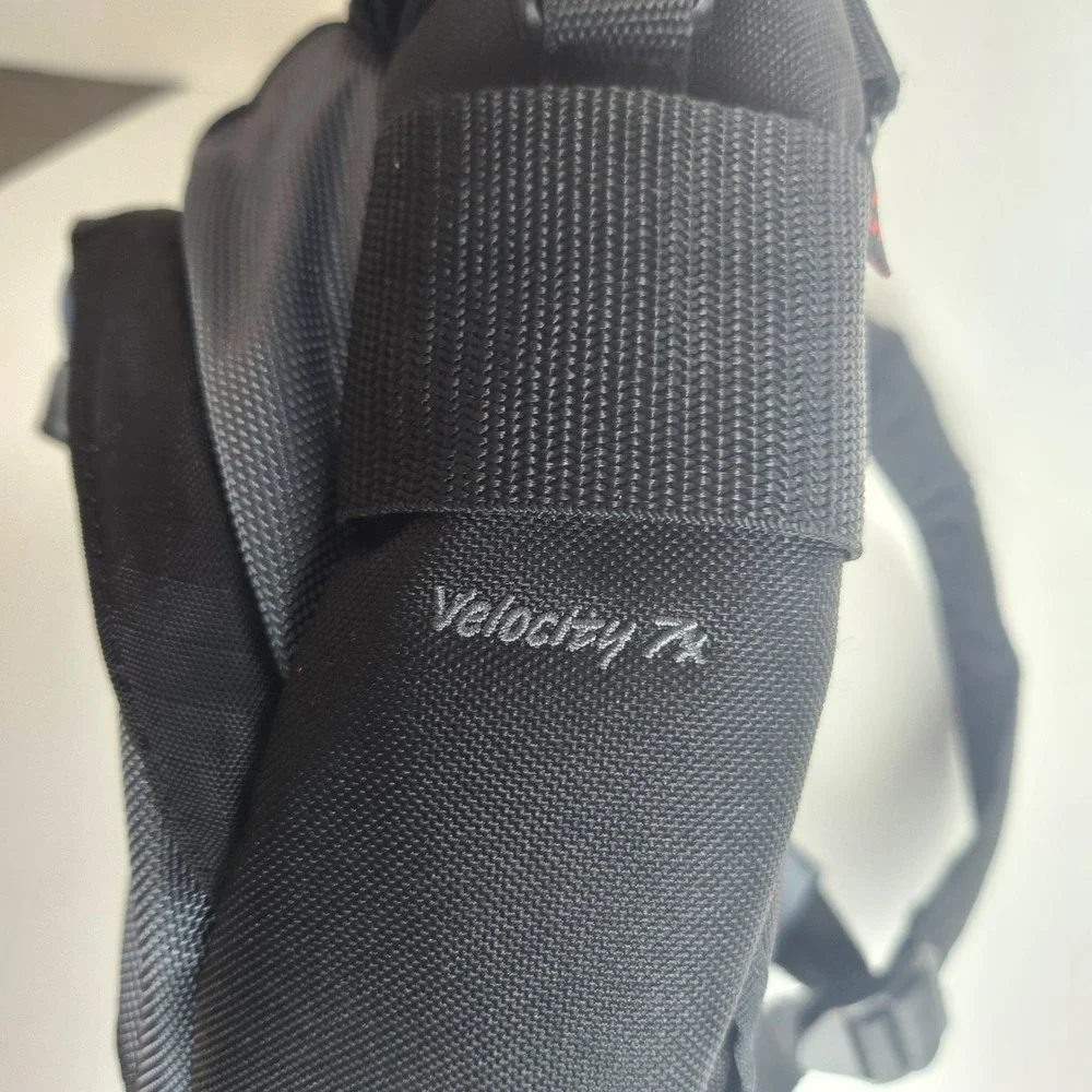 Tamrac 5767 Velocity 7x Sling Pack Camera Bag Black Gray DSLR Messenger
